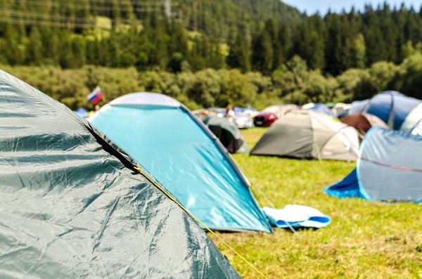 Séjournez au camping youcamp : aventure nature près de marseille